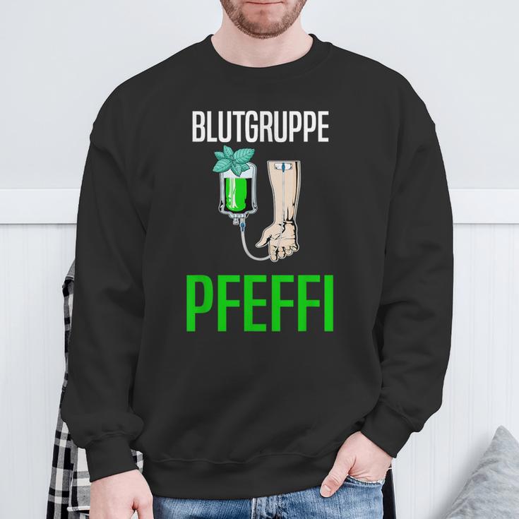 With Blutgruppe Pfeffi Peppermint Suff Saufen Peppermint Liqueur Sweatshirt Geschenke für alte Männer