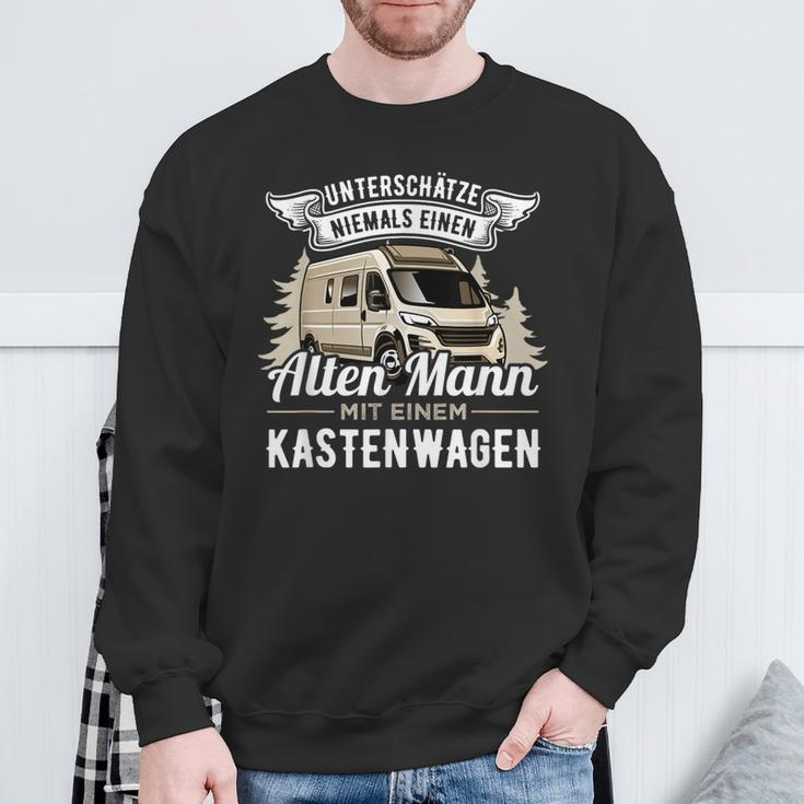 With Camper Underschatz Niemals Eine Alte Mann Mit Boxan Sweatshirt Geschenke für alte Männer