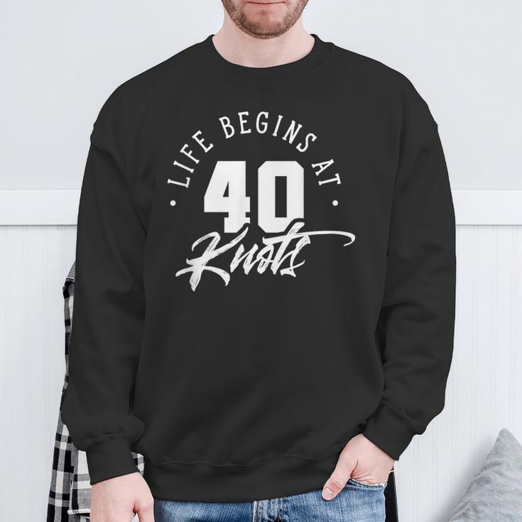 Das Leben Beginnt Bei 40 Knots Kitesurfing Kitesurfer Kitesurf Sweatshirt Geschenke für alte Männer