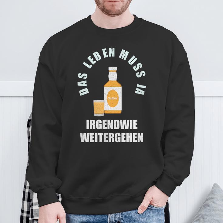 Das Leben Muss Ja Irgendwie Weiter Gehen Egg Liqueur Optimist Sweatshirt Geschenke für alte Männer