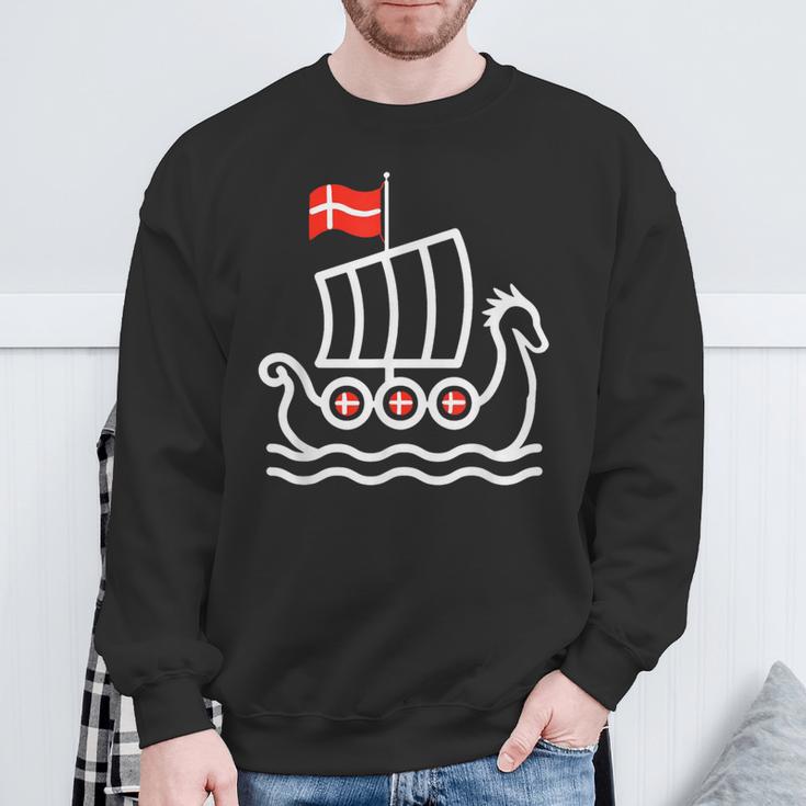 Denmark Flag Dragon Boat Dragon Headiking Ship Sweatshirt Geschenke für alte Männer