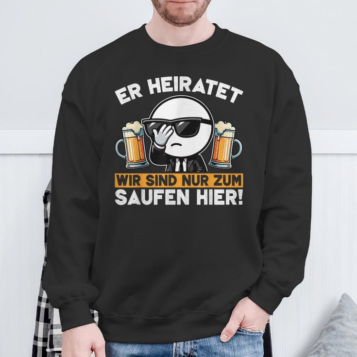 Er Heiratet Wir Sind Nur Zum Saufen Hier Der Bräutigam Sweatshirt Geschenke für alte Männer