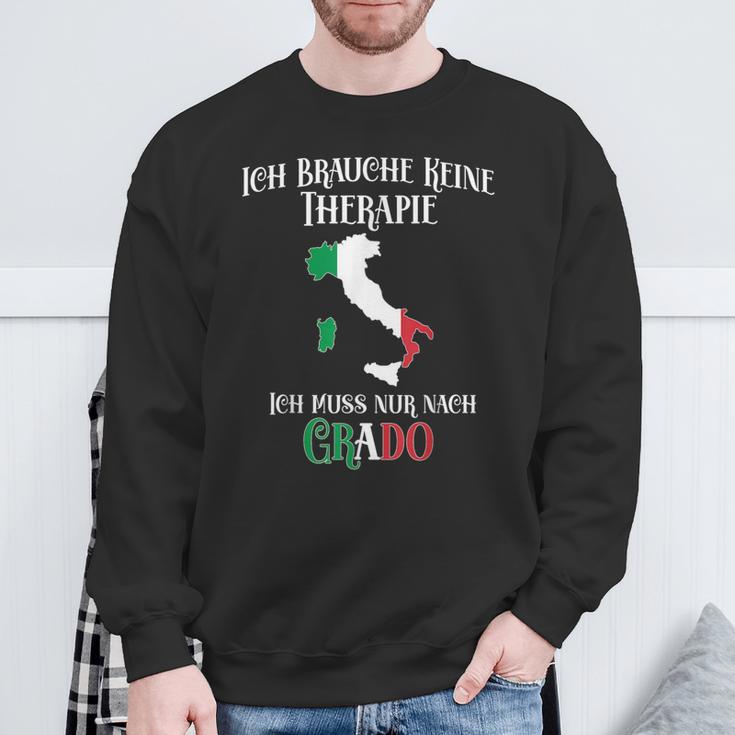 Ich Brauche Keine Therapie Ich Muss Nur Nach Grado Ich Brauche Sweatshirt Geschenke für alte Männer