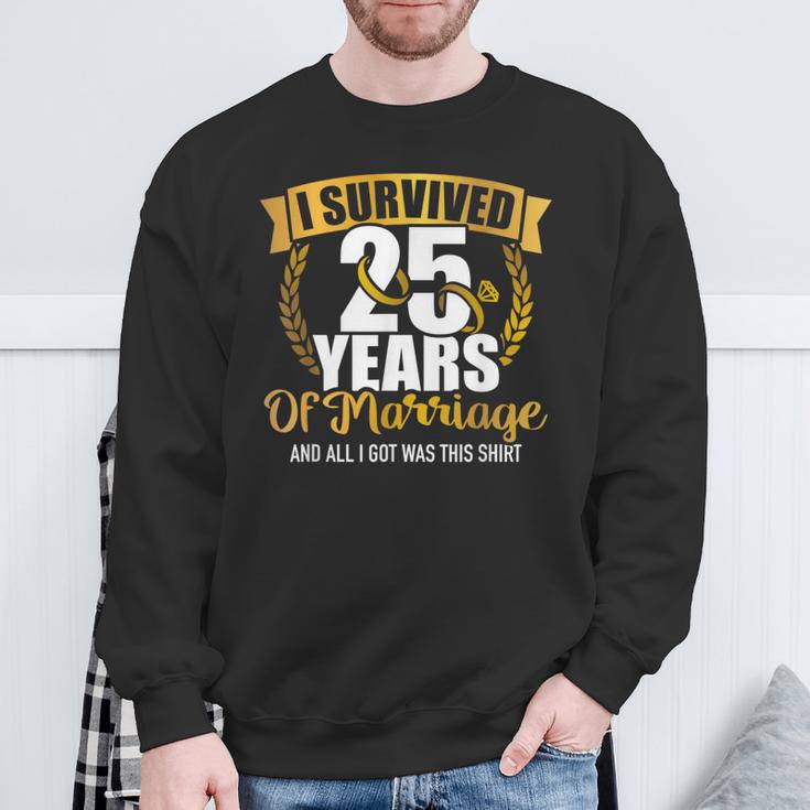 Ich Überlebte 25 Jahre Marriage Zum 25Th Wedding Anniversary Sweatshirt Geschenke für alte Männer