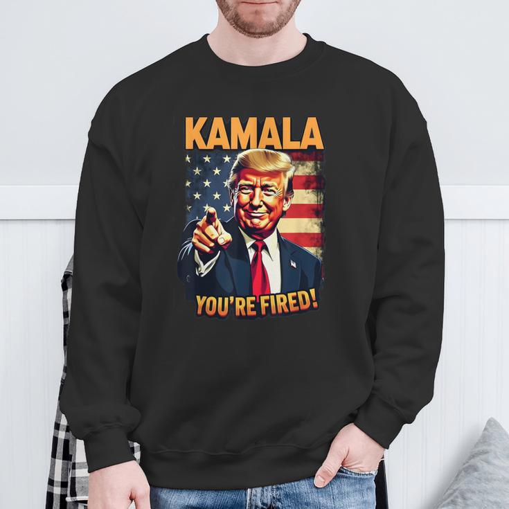 Kamala Du Bist Gefeuert Lustiger Präsident Trump Lacht Über Kamala Sweatshirt Geschenke für alte Männer