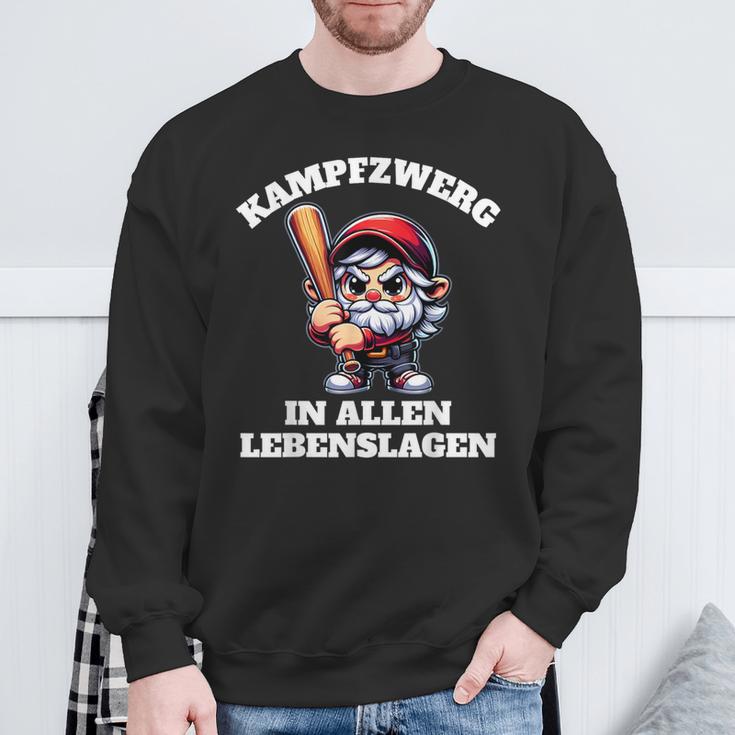 Kampffzwerg In Allen Lebenslagen Sweatshirt Geschenke für alte Männer