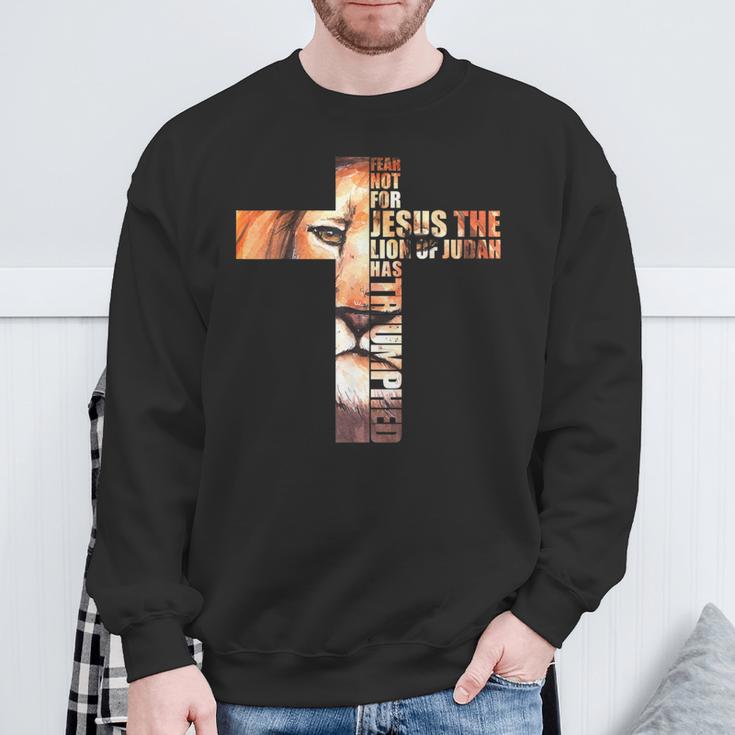 Lion Judah Jesus Cross Christ Bibleerse Faith Church Sweatshirt Geschenke für alte Männer