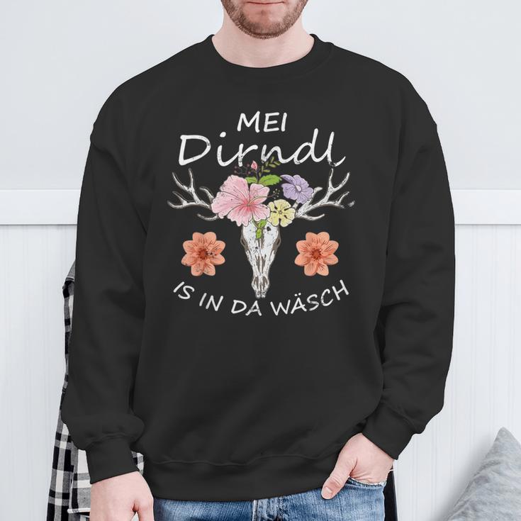 Mei Dirndl Is In Da Wäsch Stag Antlers Oktoberfest Sweatshirt Geschenke für alte Männer