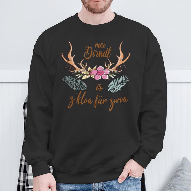 Mei Dirndl Is Zkloa Für Zwoa Zu Klein Für Zwei Meadowen S Sweatshirt Geschenke für alte Männer