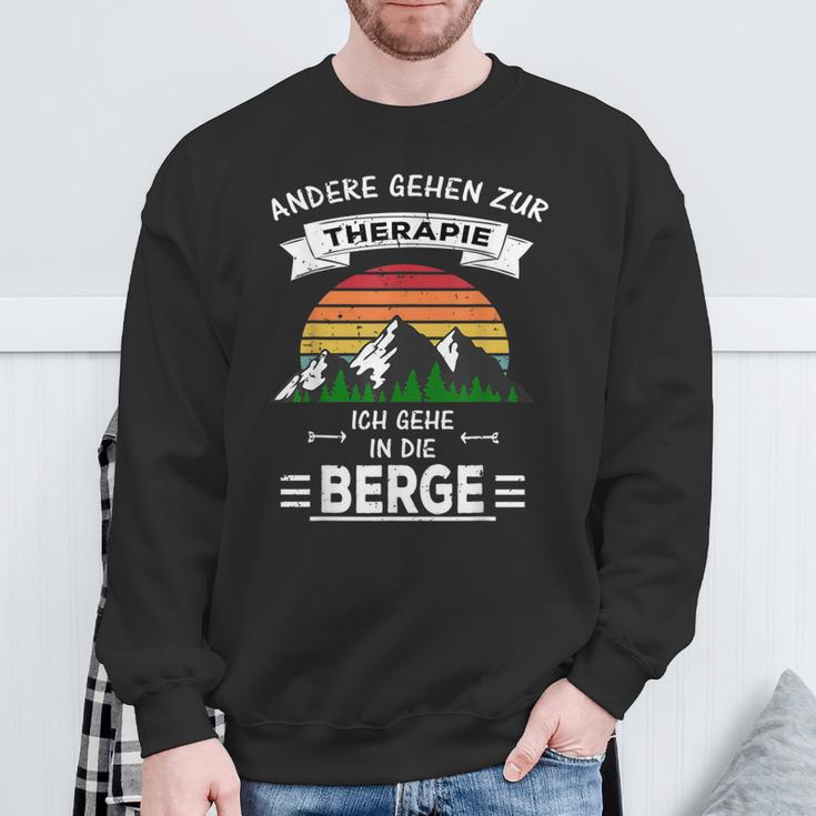 Others Go To Therapie Ich Gehe In Die Berge Sweatshirt Geschenke für alte Männer