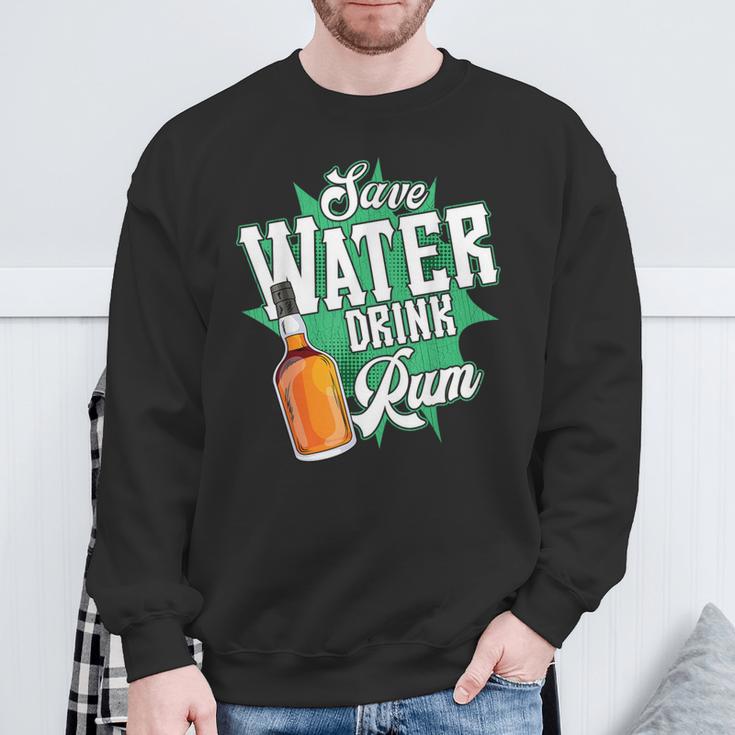 Save Water Drink Rum Sweatshirt Geschenke für alte Männer