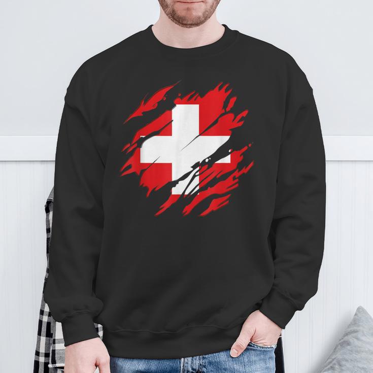 With Swiss Flag Of Switzerland Sweatshirt Geschenke für alte Männer