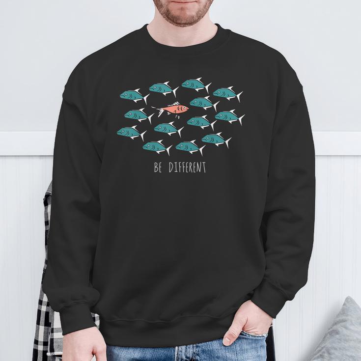 Unique Be Different Fish Sweatshirt Geschenke für alte Männer