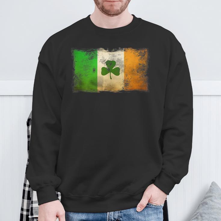 Vintage Flag Ireland Grunge Distressed Irish Top Sweatshirt Geschenke für alte Männer