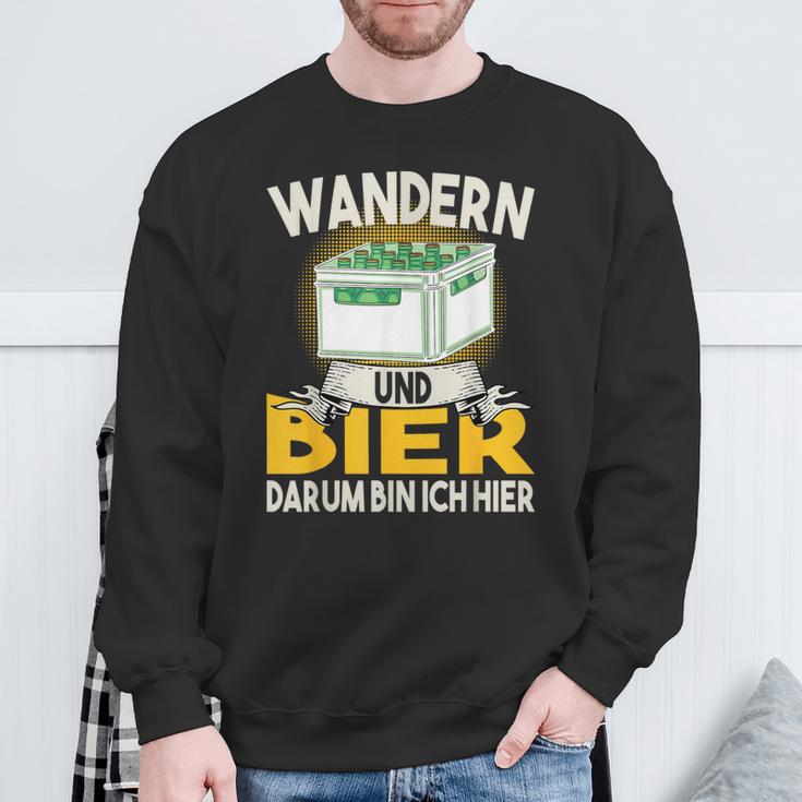 Wandern Und Bier Darum Bin Ich Hier Bierkasten Sweatshirt Geschenke für alte Männer