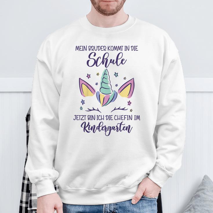 My Brother Comes In Die Schule Jetzt Bin Ich Die Chefin Sweatshirt Geschenke für alte Männer