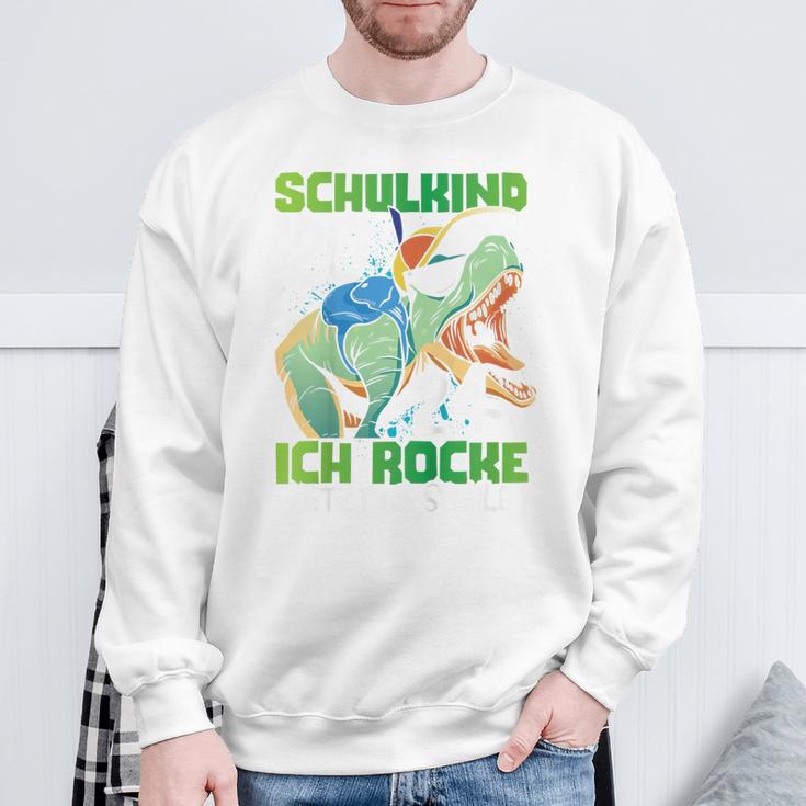 Children's School Child 2024 Dinosaur Ich Rocke Jetzt Die Schule Sweatshirt Geschenke für alte Männer