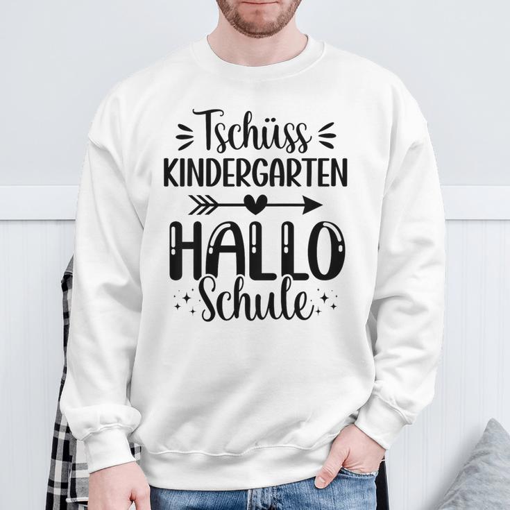 Children's School Child 2024 Tschüss Kindergarten Hello School First Day At School Sweatshirt Geschenke für alte Männer