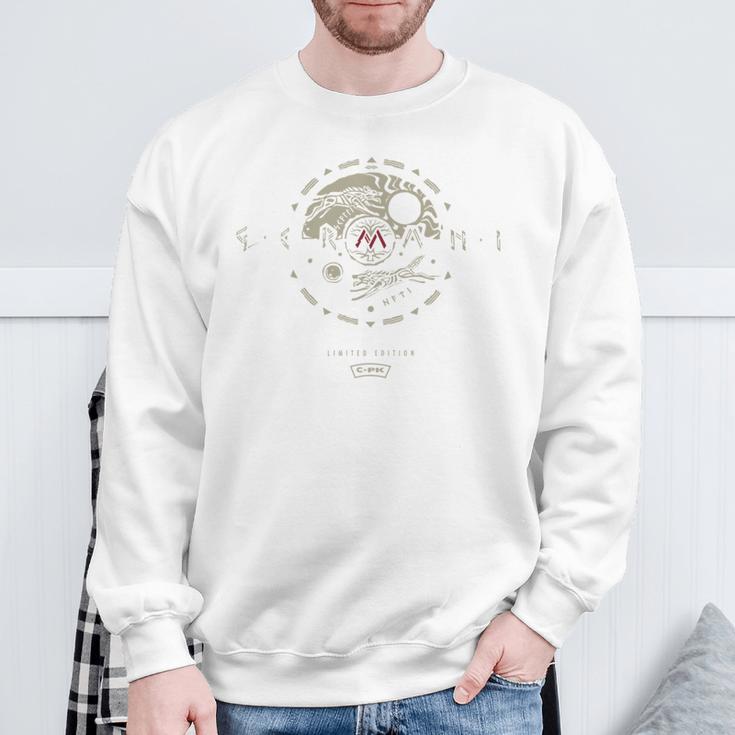 Die Wölfe Skalli Und Hati Jagen Sonne Und Mond Sweatshirt Geschenke für alte Männer