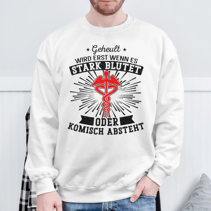 Geheult Wird Erst Wenn Es Stark Blutet Oder Komisch Abstand Ge Sweatshirt Geschenke für alte Männer