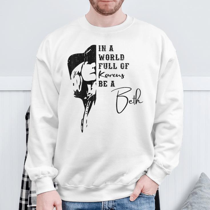 Ladies In A World Full Of Karens Be A Bethintage Sweatshirt Geschenke für alte Männer