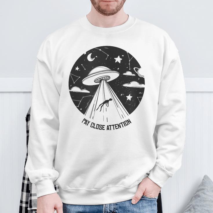 Pay Attention To Alien Ufo Prodigy Sweatshirt Geschenke für alte Männer