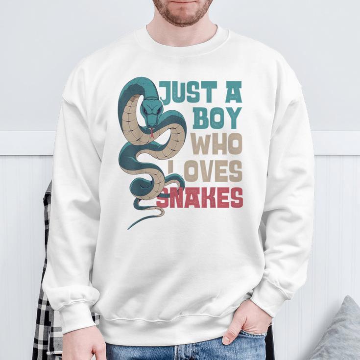 Snake Serpent Nur Ein Junge Die Schnnen Loves S Sweatshirt Geschenke für alte Männer