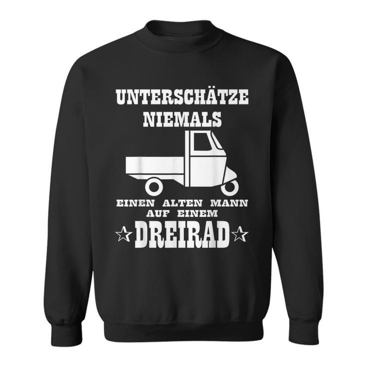 Ape 50 Unterschätze Niemals Ein Alten Mann Mit Tricycle Ape Sweatshirt