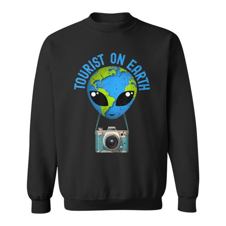 TouristDer Tourist On Earth Alien Earth Day Bevorzugt Den Tag Der Erde Sweatshirt