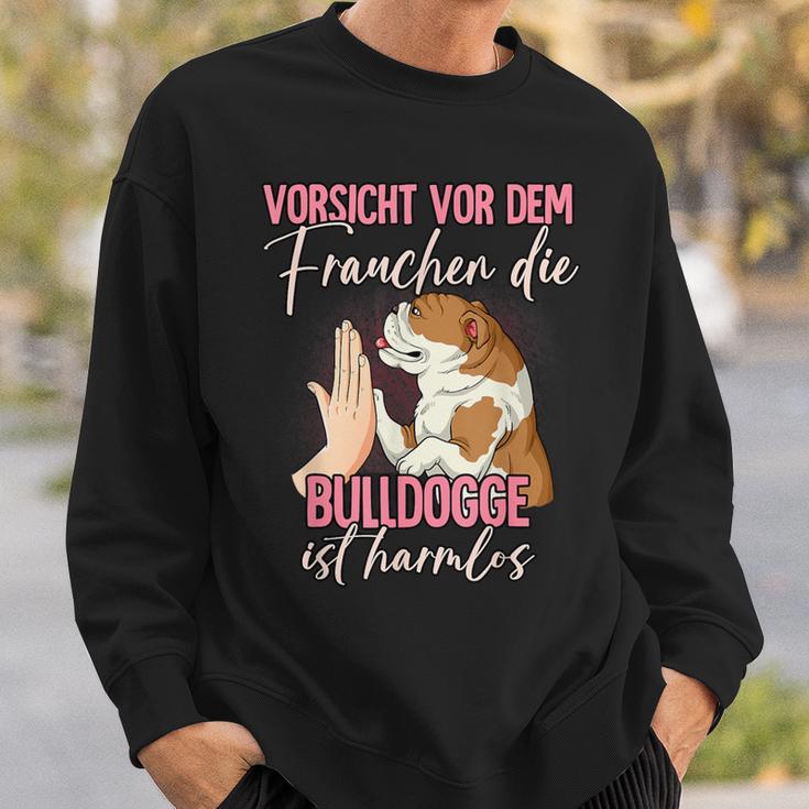 Beware Of The Frauchen Bulldog Sweatshirt Geschenke für Ihn