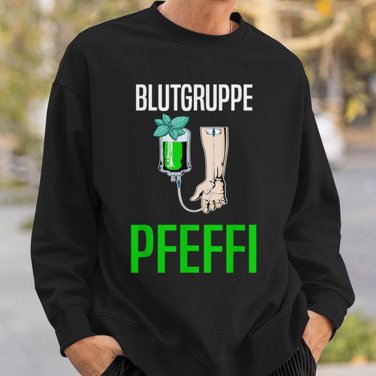 With Blutgruppe Pfeffi Peppermint Suff Saufen Peppermint Liqueur Sweatshirt Geschenke für Ihn