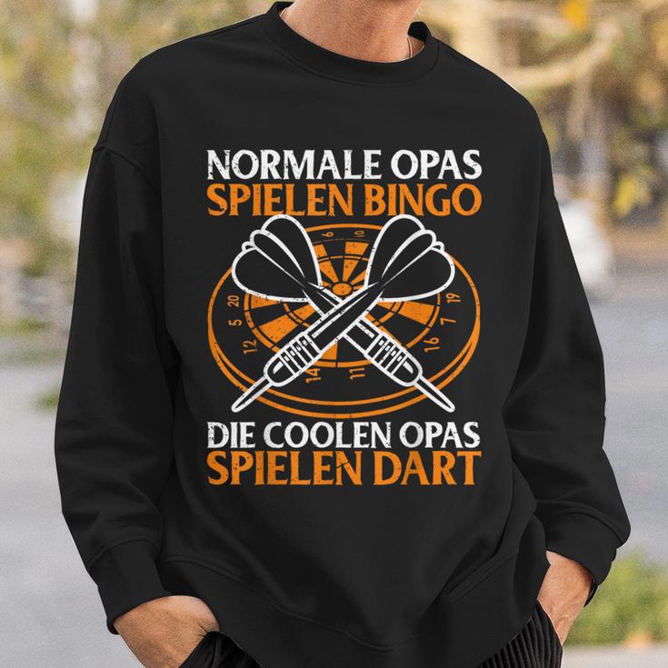 With Die Coolen Grandpas Spielen Dart Grandpa Dart Player Sweatshirt Geschenke für Ihn