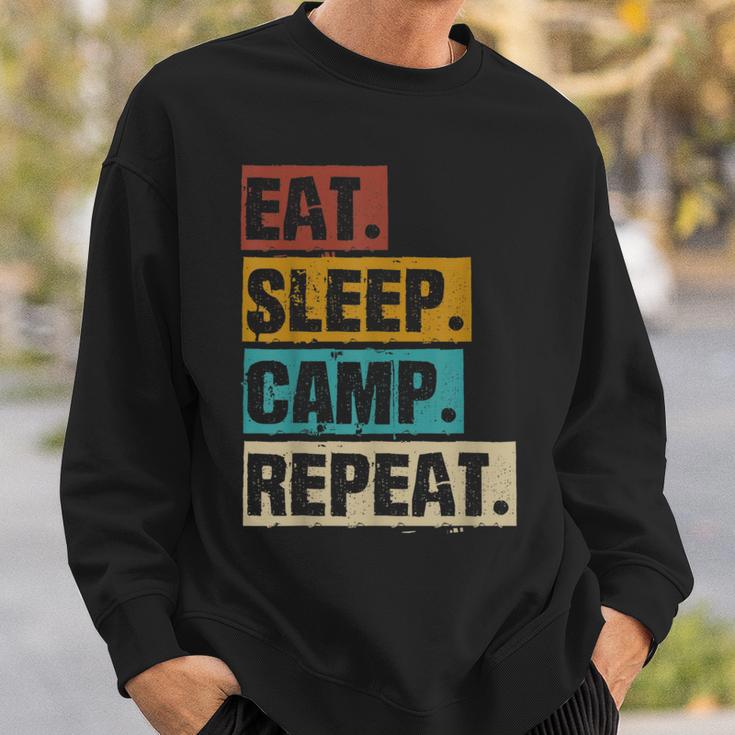 Eat Sleep Camp Repeat -Intage Outdoor Camping Camper Sweatshirt Geschenke für Ihn