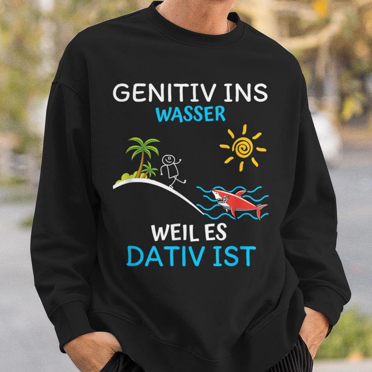 Genitiv Ins Wasser Weil Es Dativ Ist Sweatshirt Geschenke für Ihn