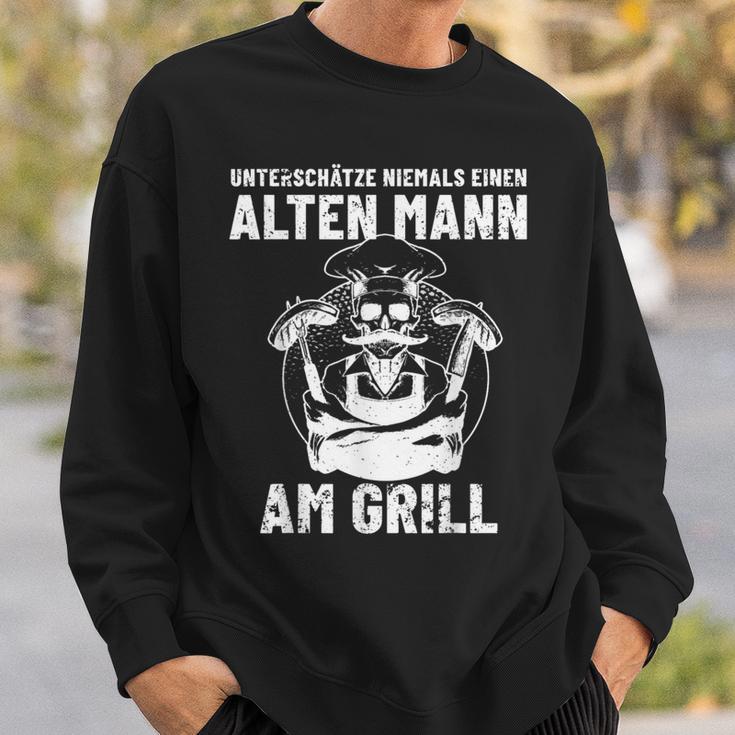 Grillen Unterschatze Niemal Ein Alten Mann Mit Grill S Sweatshirt Geschenke für Ihn