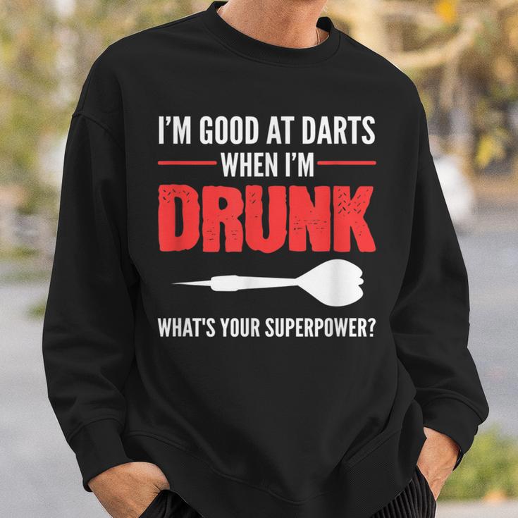 Gut In Darts Alkoholische Person Sweatshirt Geschenke für Ihn