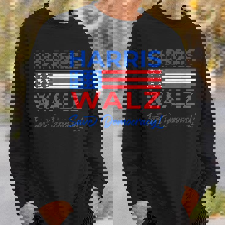Harris Walz 2024 Salva La DemocraziaOta Presidente Kamala Meme Felpa Regalos para él