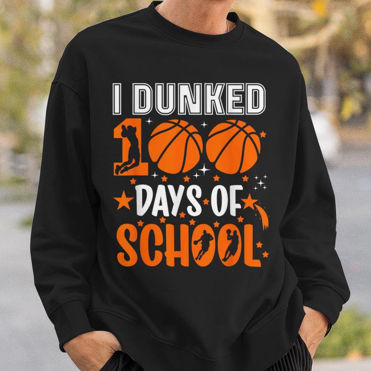 Ich Habe 100 Tage In Der Schule Eingetaucht Basketball 100 Tag Lehrer Sweatshirt Geschenke für Ihn