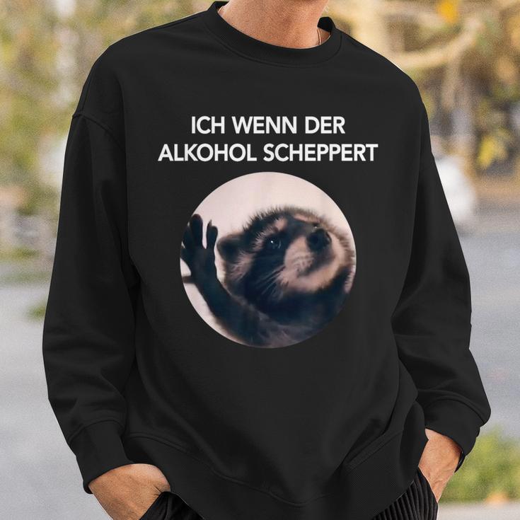 Ich Wenn Der Alkohol Scheppert X Pedro Raccoon Meme Sweatshirt Geschenke für Ihn