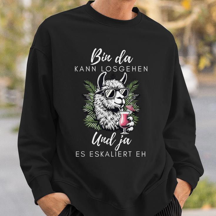 With Lama Bin Da Kann Losgehen Und Ja Es Escaliert Eh Sweatshirt Geschenke für Ihn