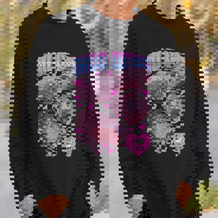 Moo Deng I Love You Cochon Rebondissant En Thaïlandais Mignon Bébé Hippopotame Meme Sweater e Cadeaux pour lui