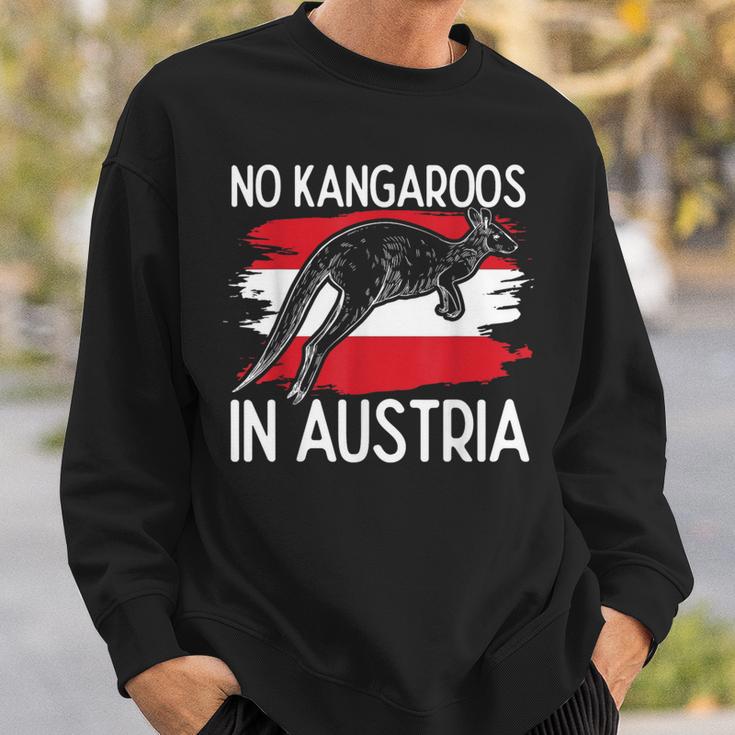 No Kangaroos In Austria Kangaroo Zoo Kangaroo Animal World Sweatshirt Geschenke für Ihn