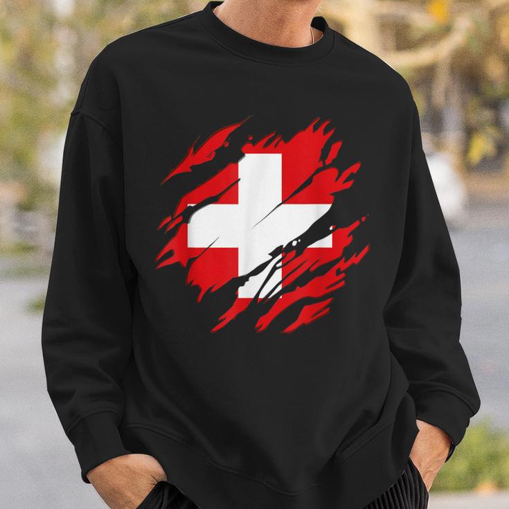 With Swiss Flag Of Switzerland Sweatshirt Geschenke für Ihn