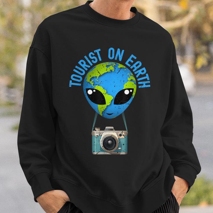 TouristDer Tourist On Earth Alien Earth Day Bevorzugt Den Tag Der Erde Sweatshirt Geschenke für Ihn