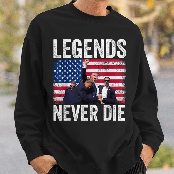 Trump Legends Never Die Trump Assassination Red Sweatshirt Geschenke für Ihn