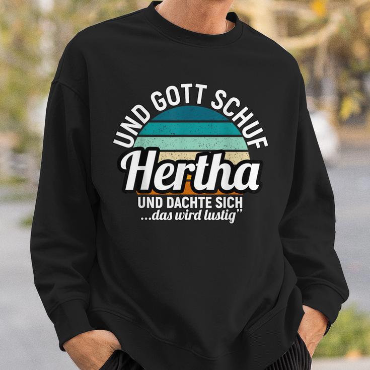 Und Gott Schuf Hertha Und Dachte Sich Das Wird German Langu Sweatshirt Geschenke für Ihn