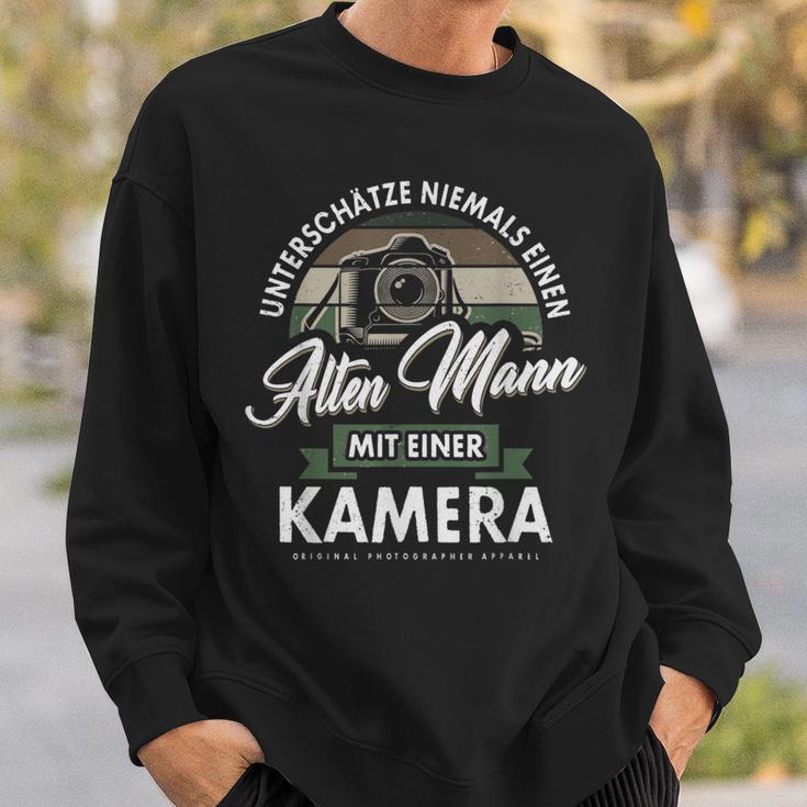 Underschätze Niemal Einen Alten Mann Mit Kamera Photographer Sweatshirt Geschenke für Ihn