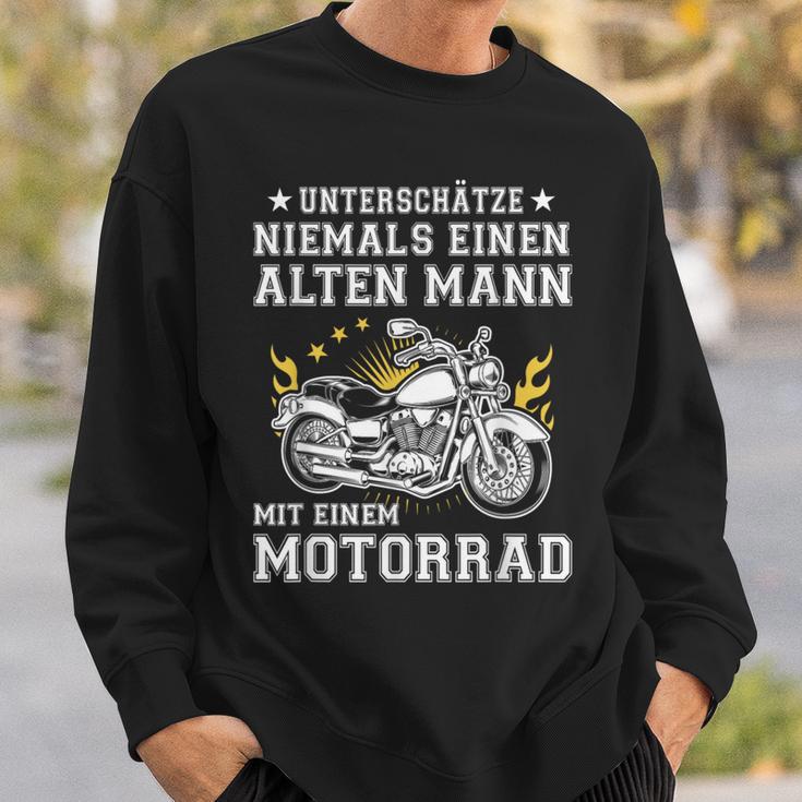 Unterschätze Niemals Einen Old Mann Mit Einer Motorrad Sweatshirt Geschenke für Ihn