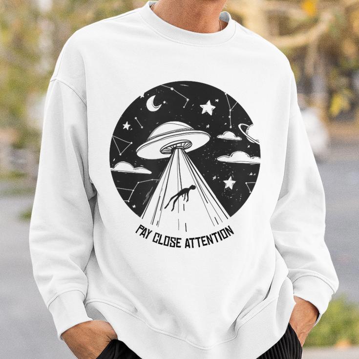 Pay Attention To Alien Ufo Prodigy Sweatshirt Geschenke für Ihn