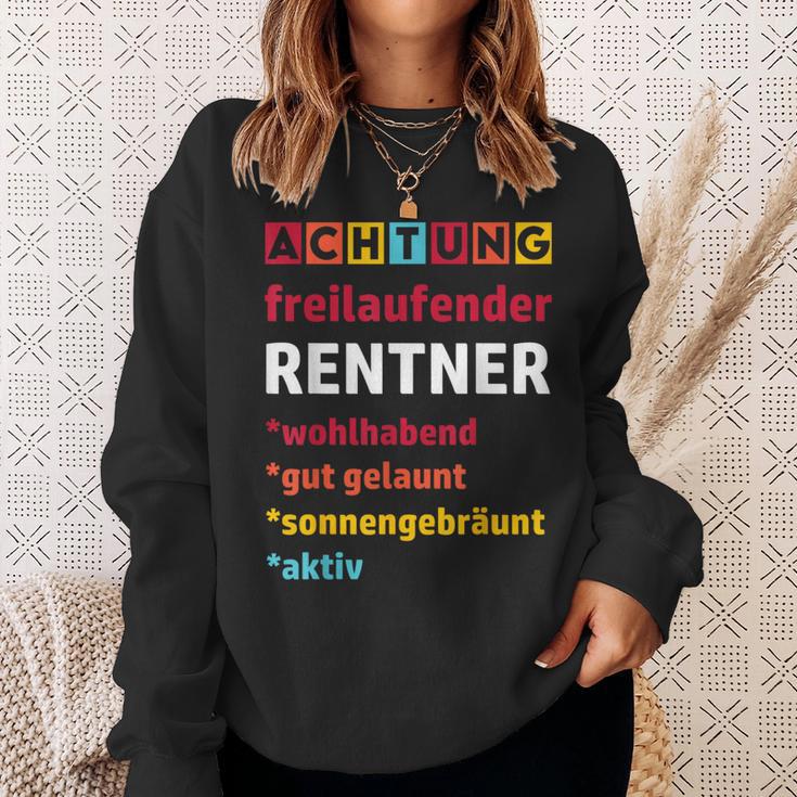 Achtung Freilaufender Rentner Pension Pension Sweatshirt Geschenke für Sie